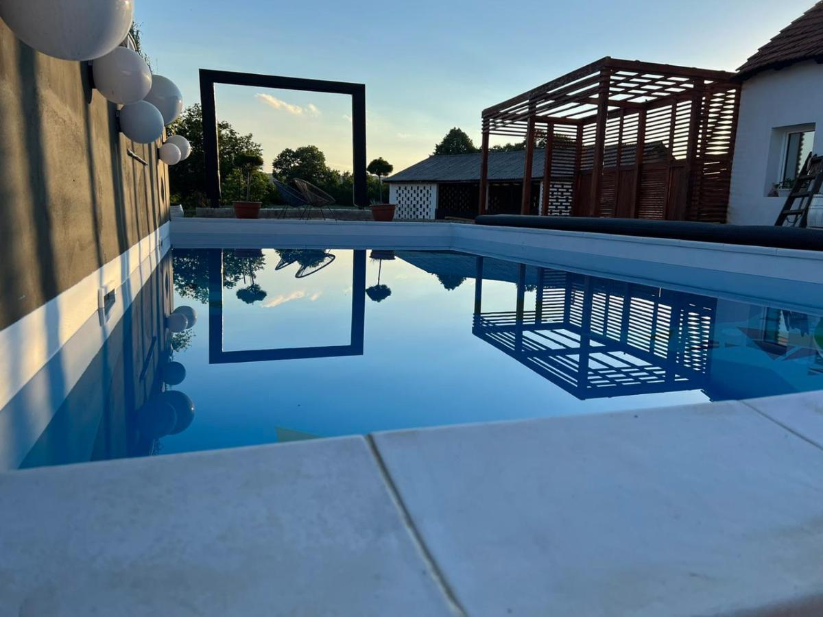 Skriveni Raj Guest House Gornji Milanovac Eksteriør bilde