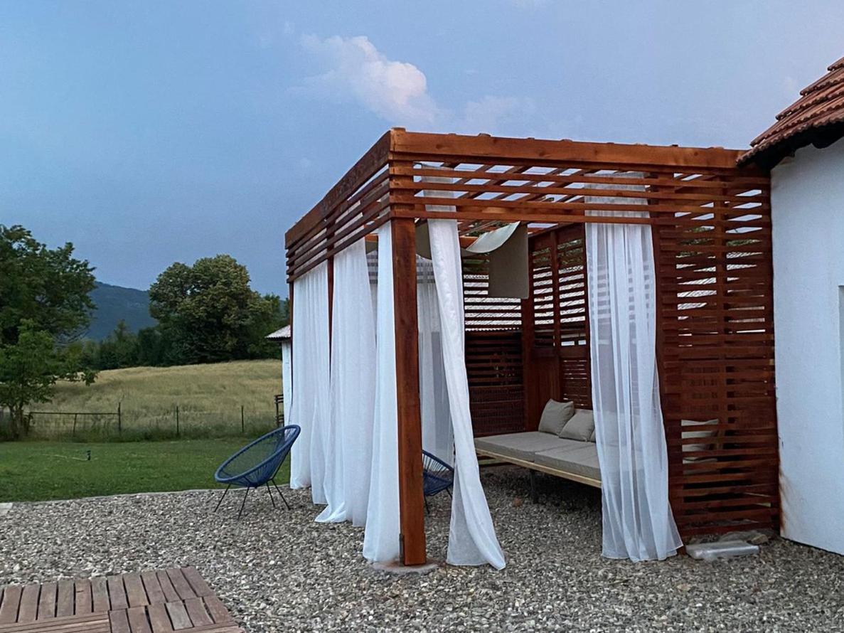 Skriveni Raj Guest House Gornji Milanovac Eksteriør bilde